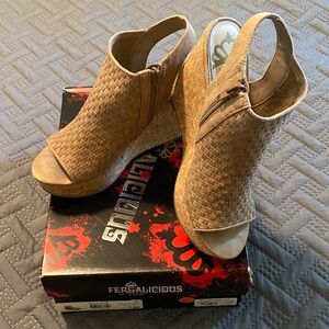 Fergalicious Woven Tan Wedge Sandals, sz 7